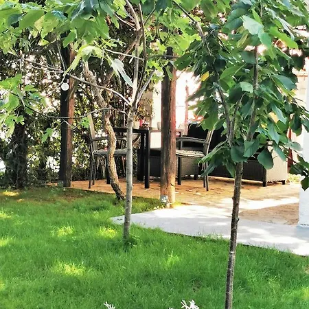 아파트 With Garden In The City Center *