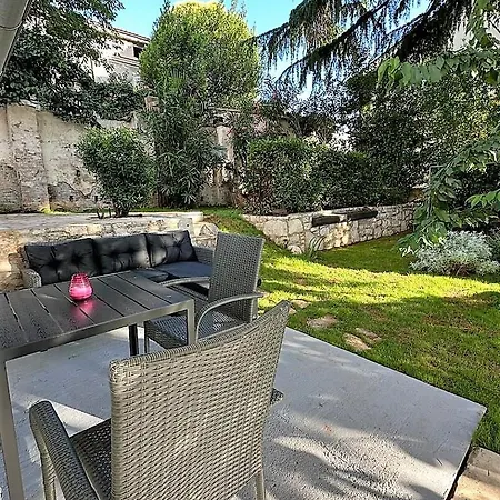 아파트 With Garden In The City Center