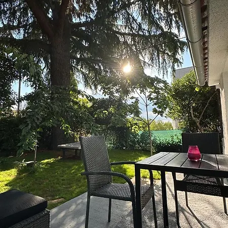 아파트 With Garden In The City Center 풀라