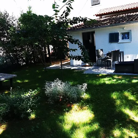아파트 With Garden In The City Center 풀라